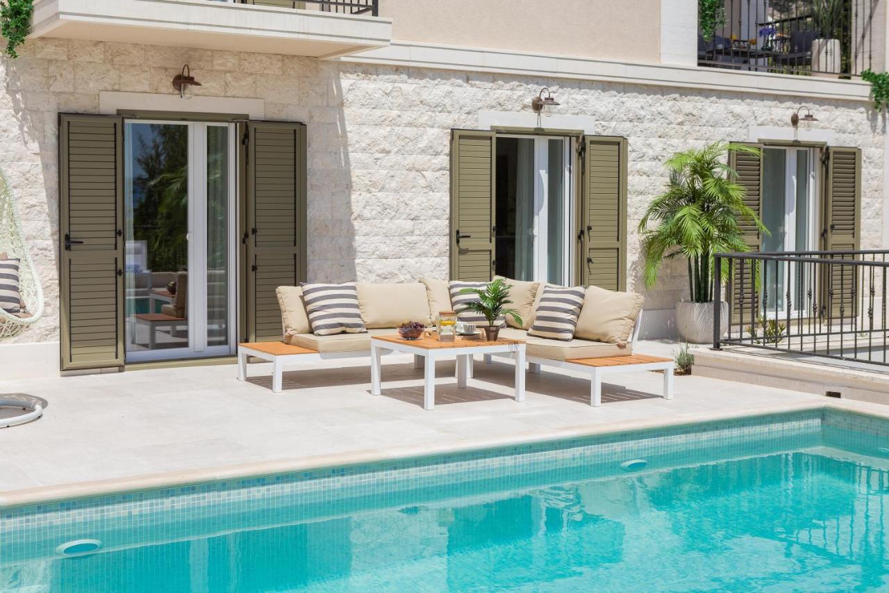 Villa Mirta Bol Exterior foto